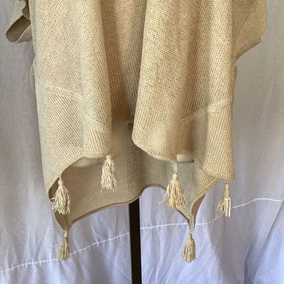 By Marlene Birger Revolve Linen Knit Pancho Oversized Sweater Sm Tassels - Picture 4 of 7